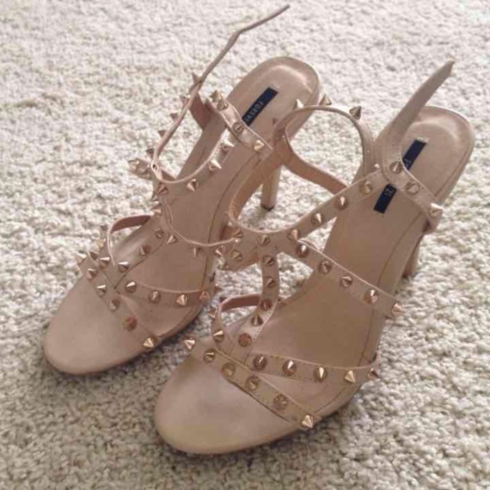 NWT Forever 21 stud nude heels